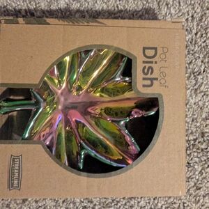 New! Pot Iridescent Leaf Dish